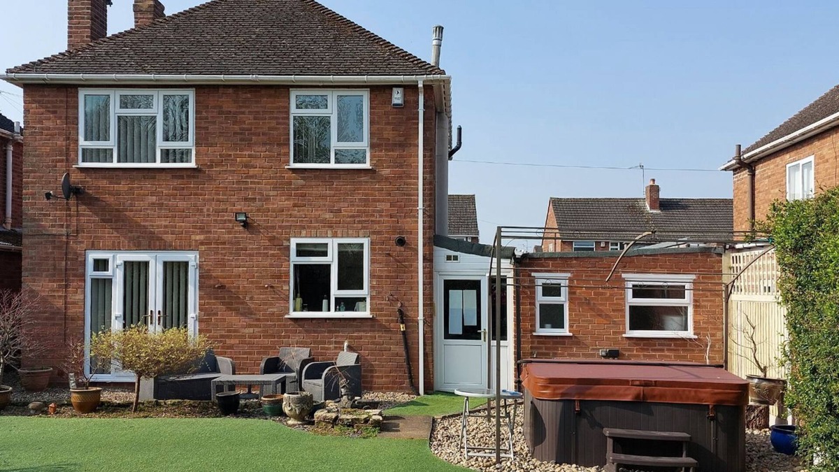 Wall Heath Cottage | 3 bedroom accommodation in Wall Heath, near Kingswinford