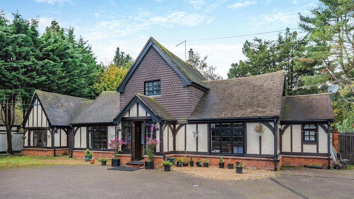 Brentwood Cottage | 3 bedroom accommodation in Brentwood