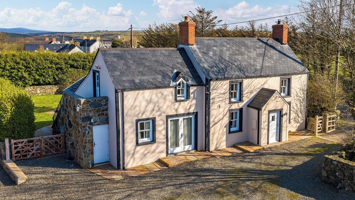 Haverfordwest Cottage | 3 bedroom accommodation in St Davids