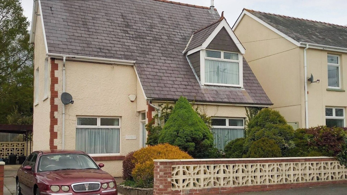 Ammanford Cottage | 3 bedroom accommodation in Garnant, near Ammanford