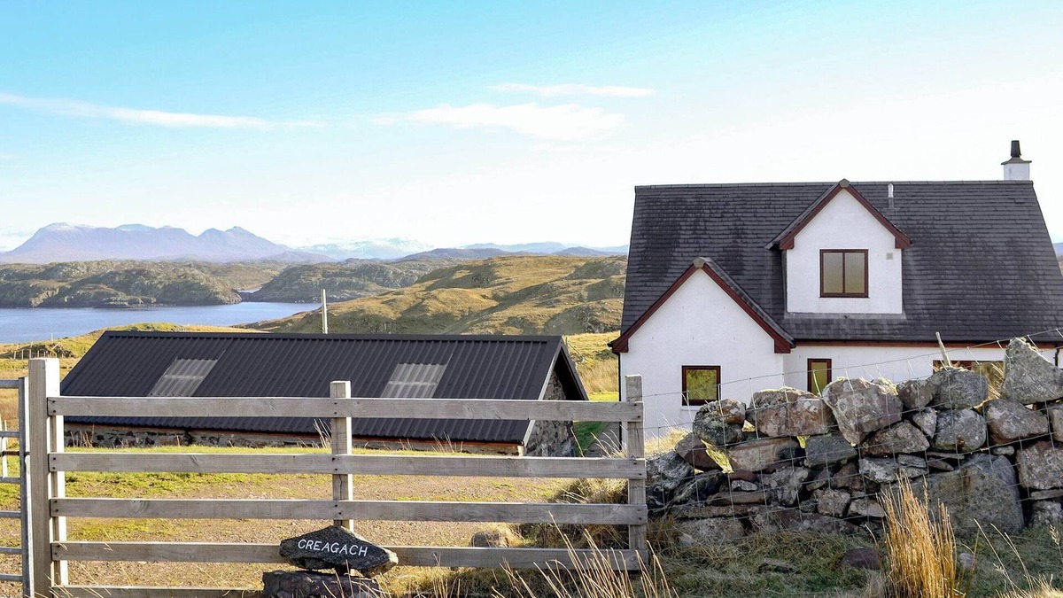 Clachtoll Cottage | 3 bedroom accommodation in Achnacarnin, near Lochinver