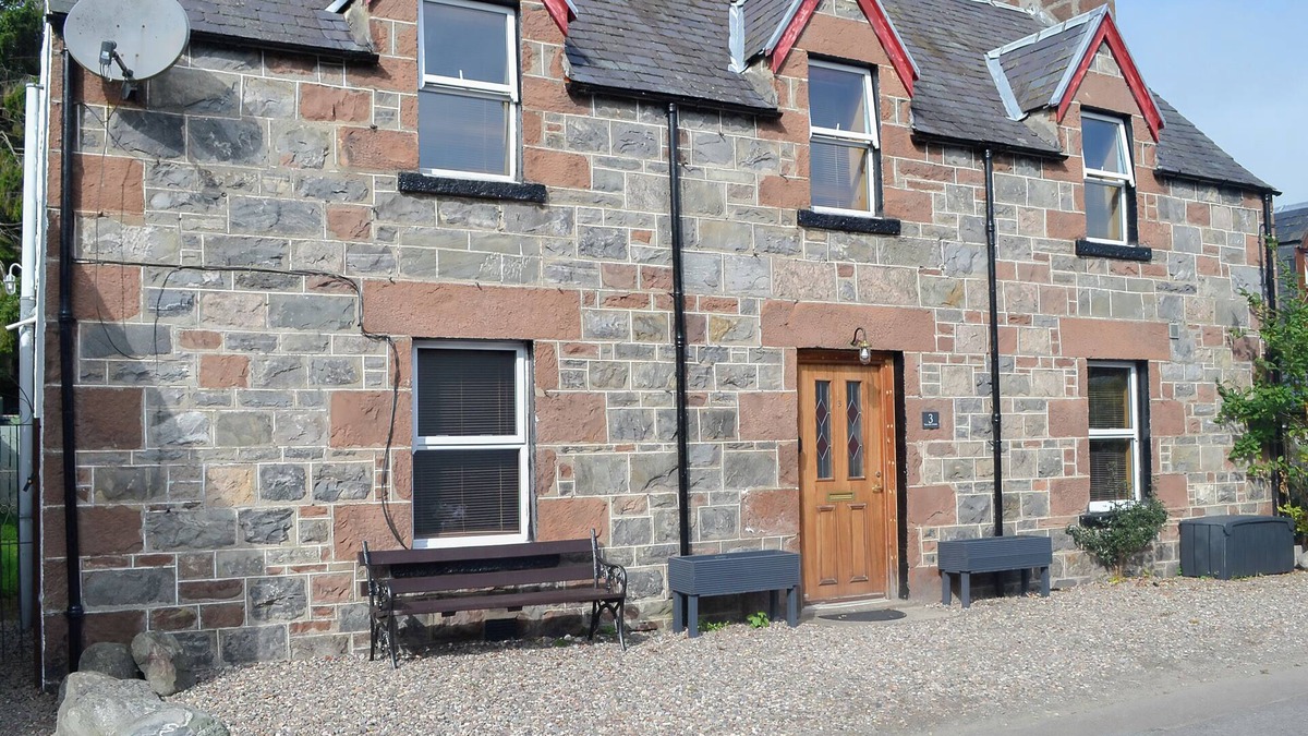 Lewiston Cottage | 3 bedroom accommodation in Drumnadrochit, near Inverness