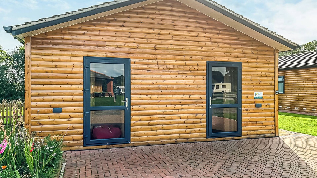 Flaxton Ski Chalet | 3 bedroom accommodation in Flaxton