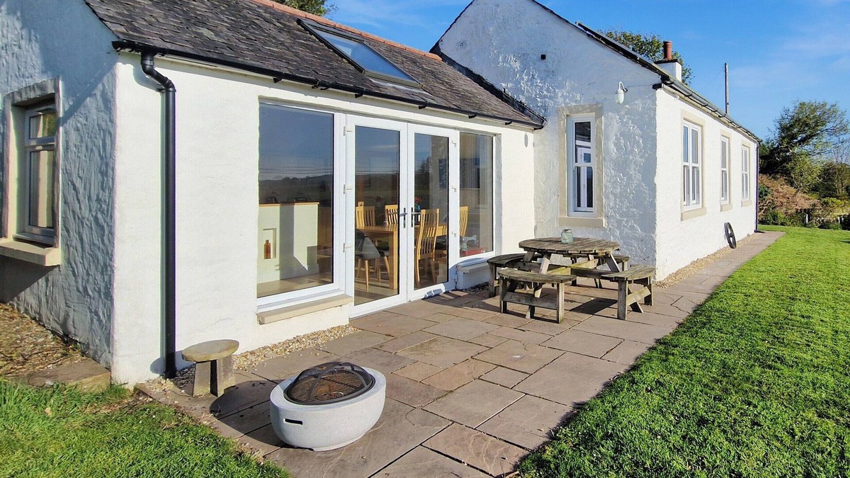 Bankend Cottage | 3 bedroom accommodation in Caerlaverock, near Dumfries