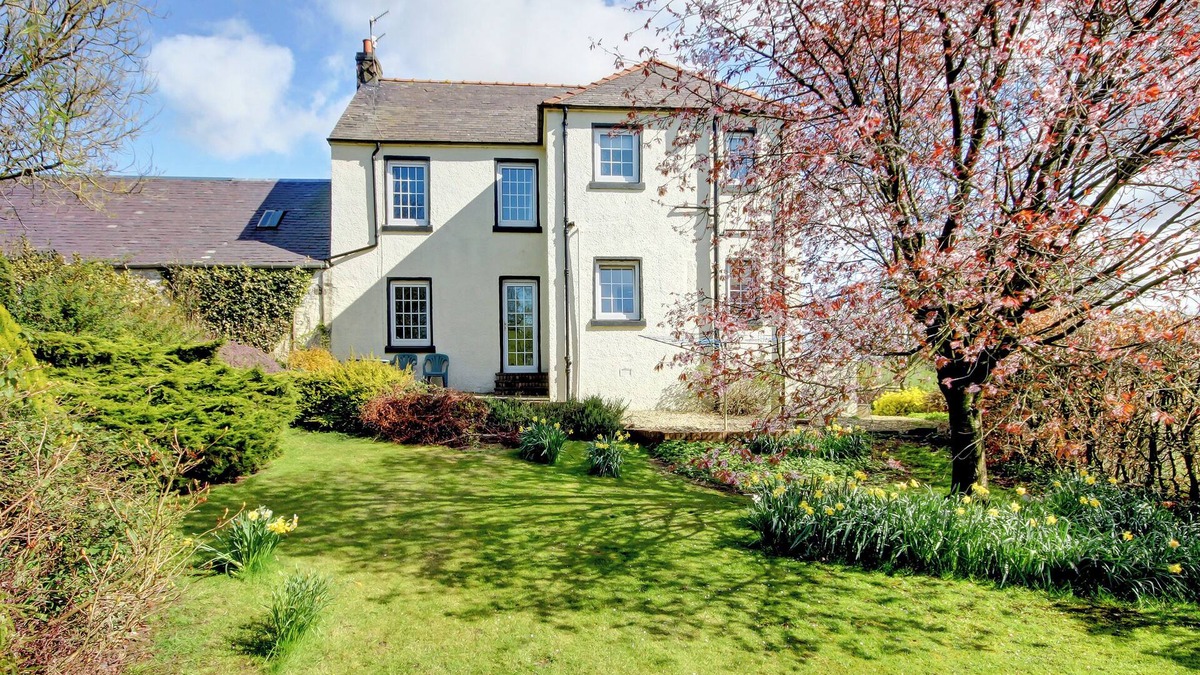 Girvan Cottage | 3 bedroom accommodation in Girvan