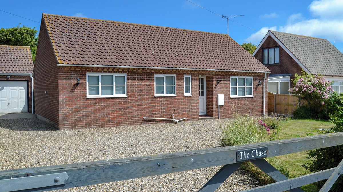 Walcott Cottage | 3 bedroom accommodation in Walcott, near North Walsham