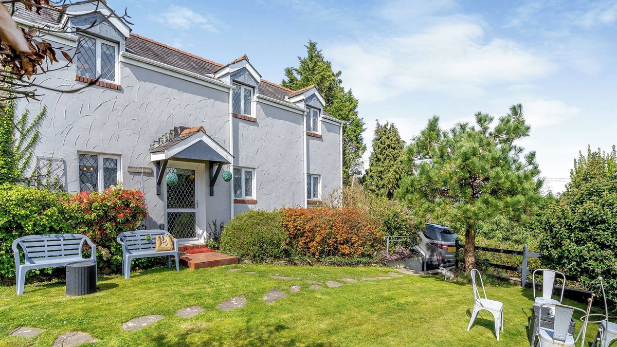 Gowerton Cottage | 3 bedroom accommodation in Gowerton, Gower
