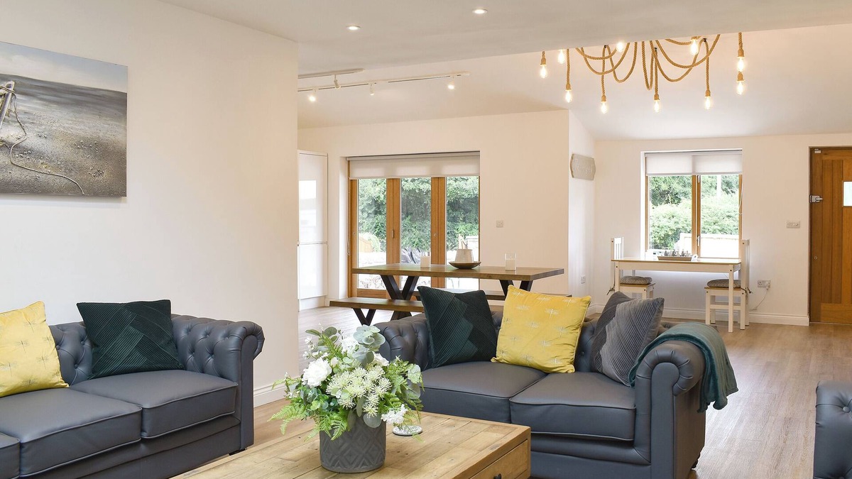 Irby Cottage | 3 bedroom accommodation in Greasby, Wirral