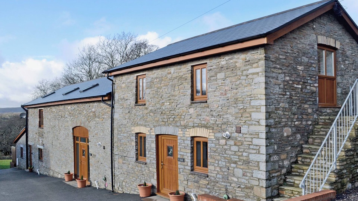 Cilybebyll Cottage | 3 bedroom accommodation in Rhos, near Pontardawe