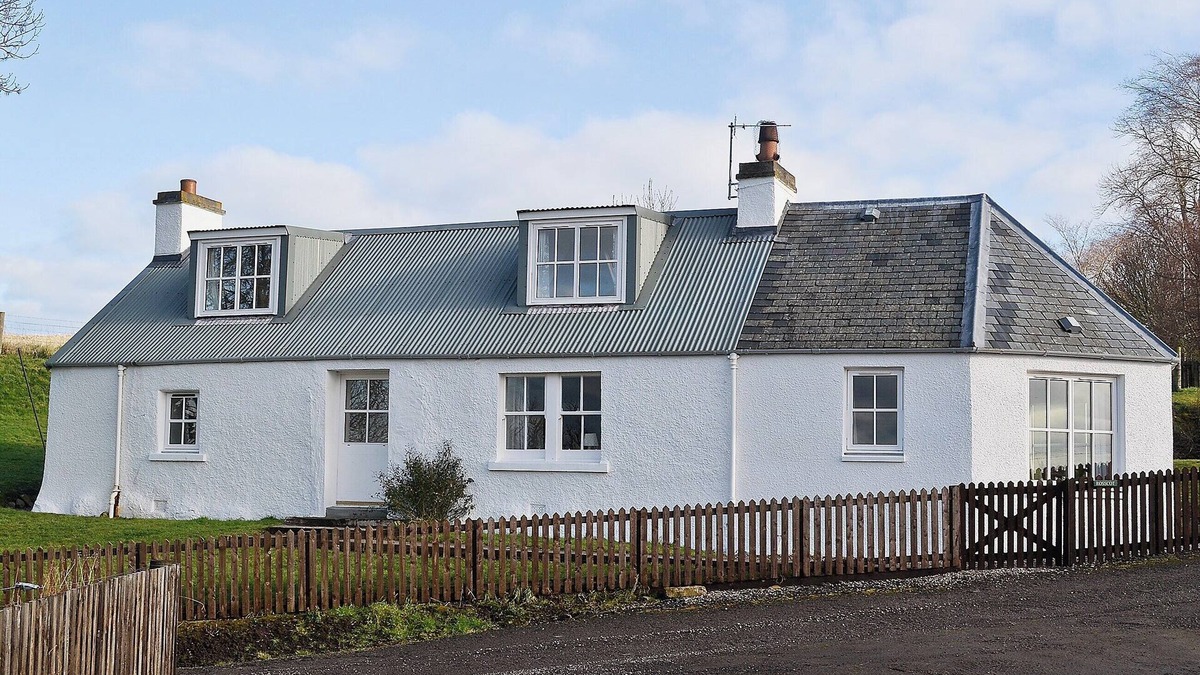 Balintore Cottage | 3 bedroom accommodation in Bayfield, Nigg
