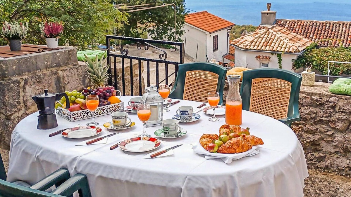 Cres House | 3 bedroom amazing home in Dragozetici