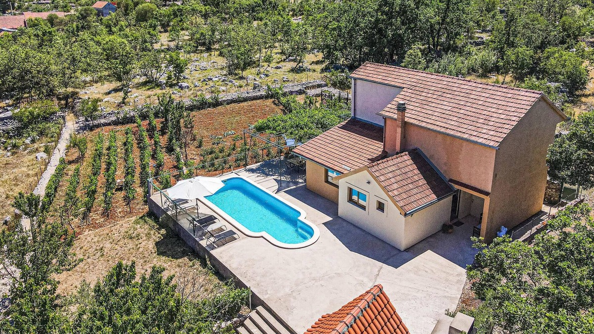 Sibenik House | 3 bedroom amazing home in Mravnica