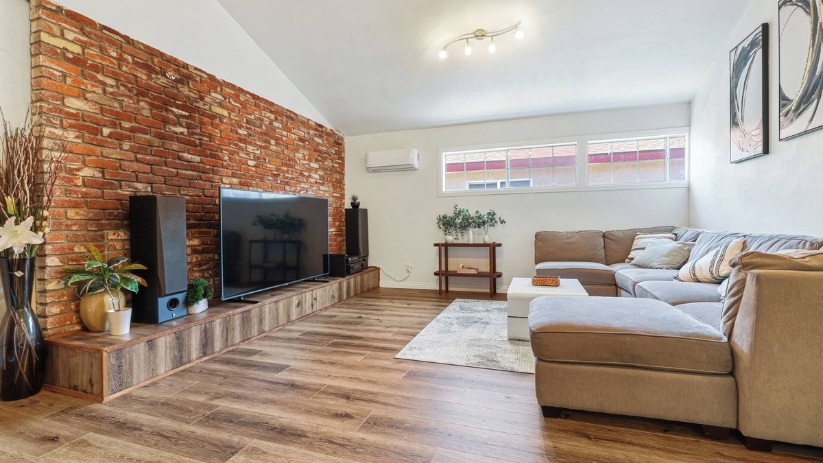 Oak Park House | 3-bedroom and 3-bathroom home in the heart of San Diego, 12 minutes to downtown