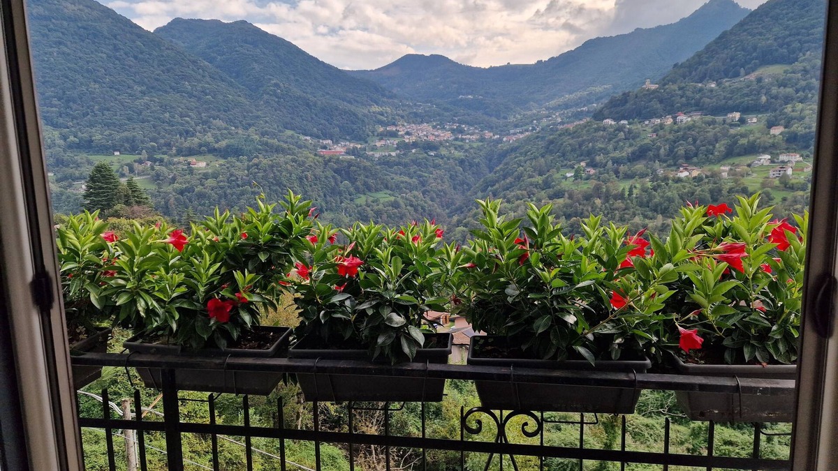 Dizzasco Apartment | 3-bedroom apartment in gorgeous Dizzasco with WiFi