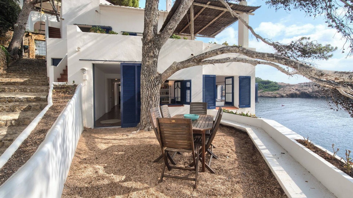 Sa Tuna Apartment | 3 bedroom apartment in first sea line in Sa Tuna, Begur (H02)