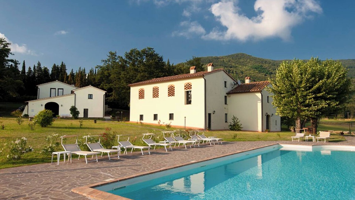Montemurlo Apartment | 3-bedroom apartment in Tuscany, ancient farm, nature, swimming pool, 8 guests