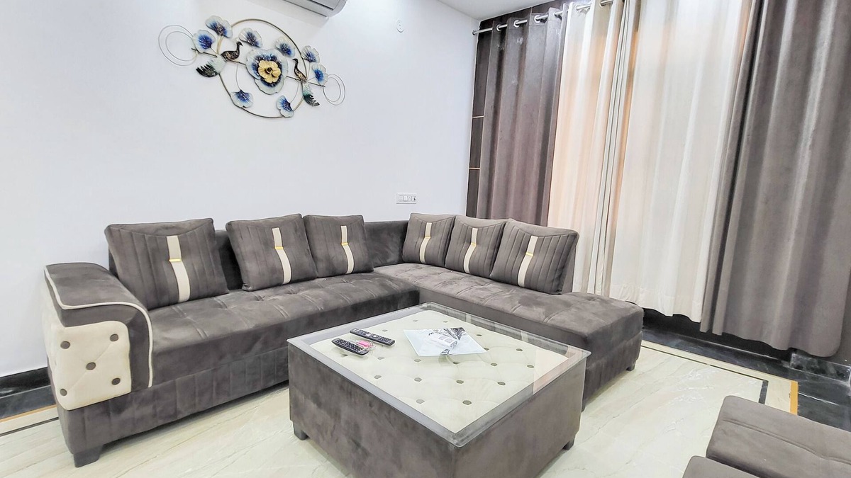Pashim Vihar Apartment | 3-bedroom apartment in marvelous Delhi with WiFi, AC