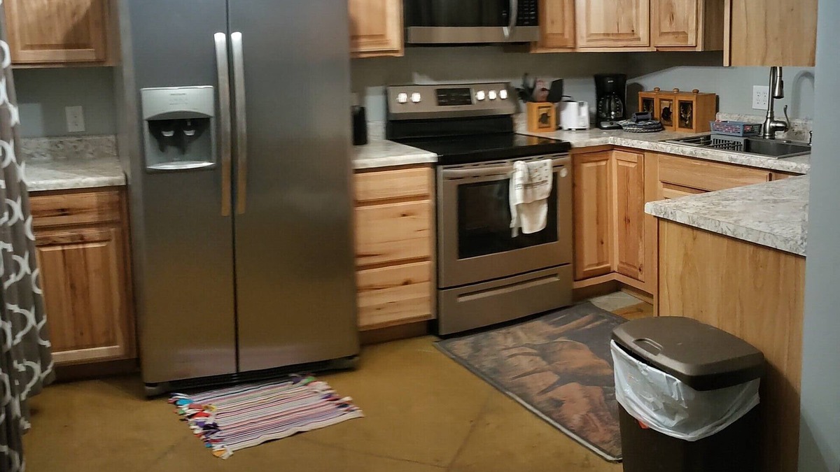 Bevier Apartment | 3 Bedroom apartment minutes away from Long Branch and Thomas Hill Lakes