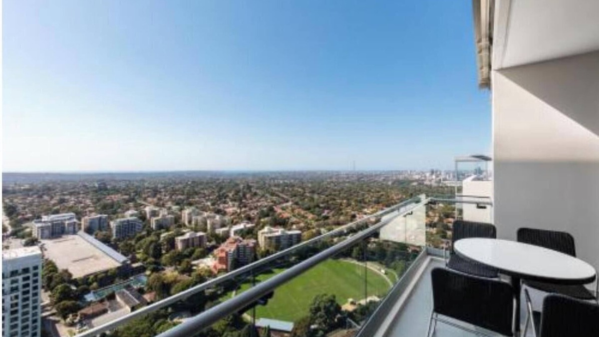 Chatswood Apartment | 3 bedroom Apartment with Amazing views of city skyline