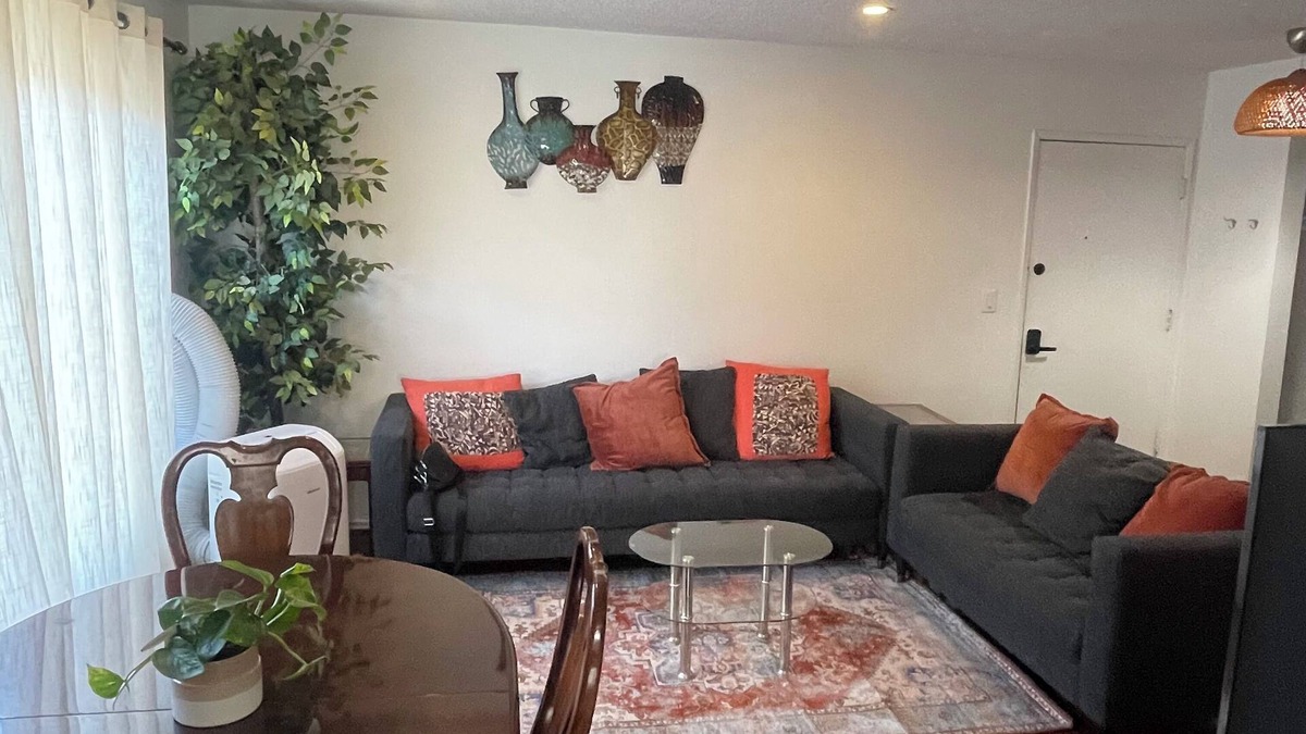 North Redondo Apartment | 3-Bedroom Apt - Heart of Redondo Beach. Near LAX/Northrup/Hospital/Forum/Sofi