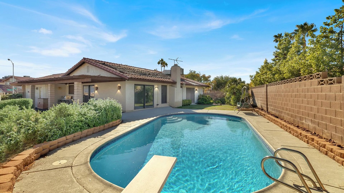 Chinatown House | 3-bedroom Artist Oasis in the HeART of Las Vegas
