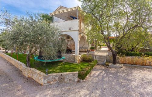 Milcetici Apartment | 3 Bedroom Awesome Apartment In Malinska