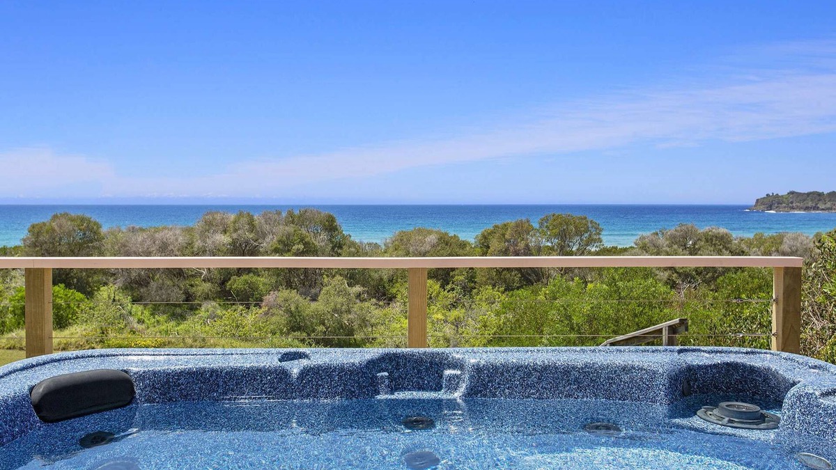 Kiama Downs House | 3 bedroom beachfront property - Stunning Ocean views - direct access to beach