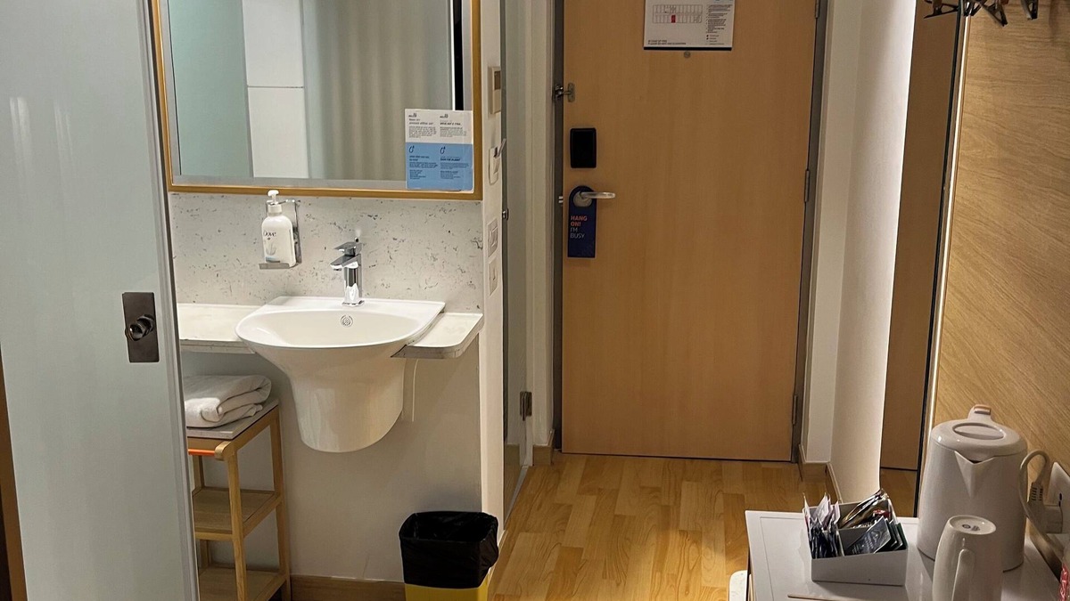 New Delhi Bed & Breakfast | 3-bedroom bed & breakfast in amazing Delhi with AC near big park and good air