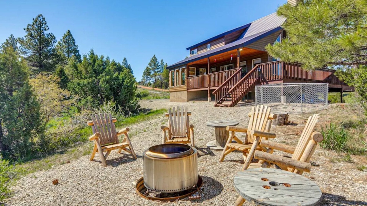 Long Valley Junction Cabin | 3-bedroom Cabin Duck Creek, Trailer Parking, AC, Car Charger