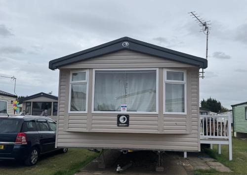 Hunstanton House | 3 bedroom Caravan Manor Park Free WiFi , Linen not included , Pets stay free