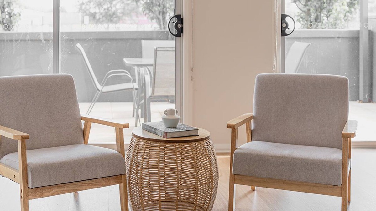 Traralgon House | 3 bedroom CBD townhouse overlooking tennis courts