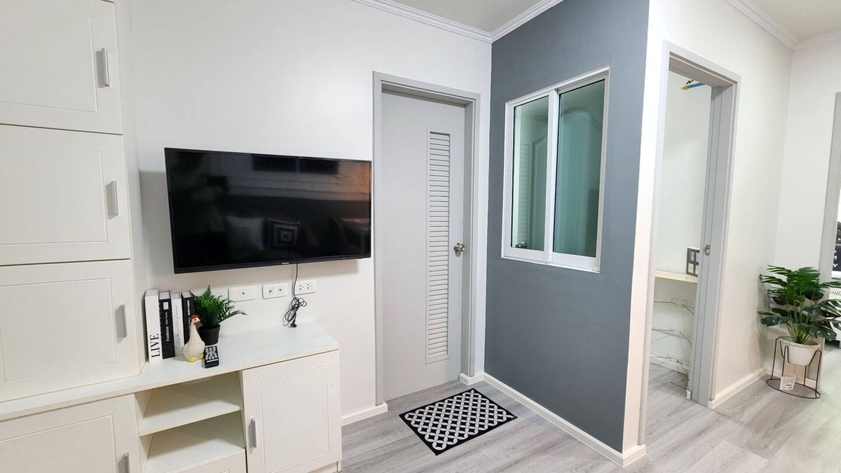 Bang Na Condo | 3-bedroom condo in fantastic location with AC, fitness room. Enjoy