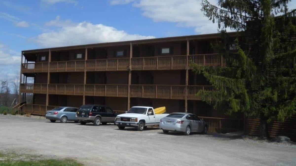 Ghent Condo | 3 Bedroom Condo slopeside at Winterplace Ski Resort with the convenience of home