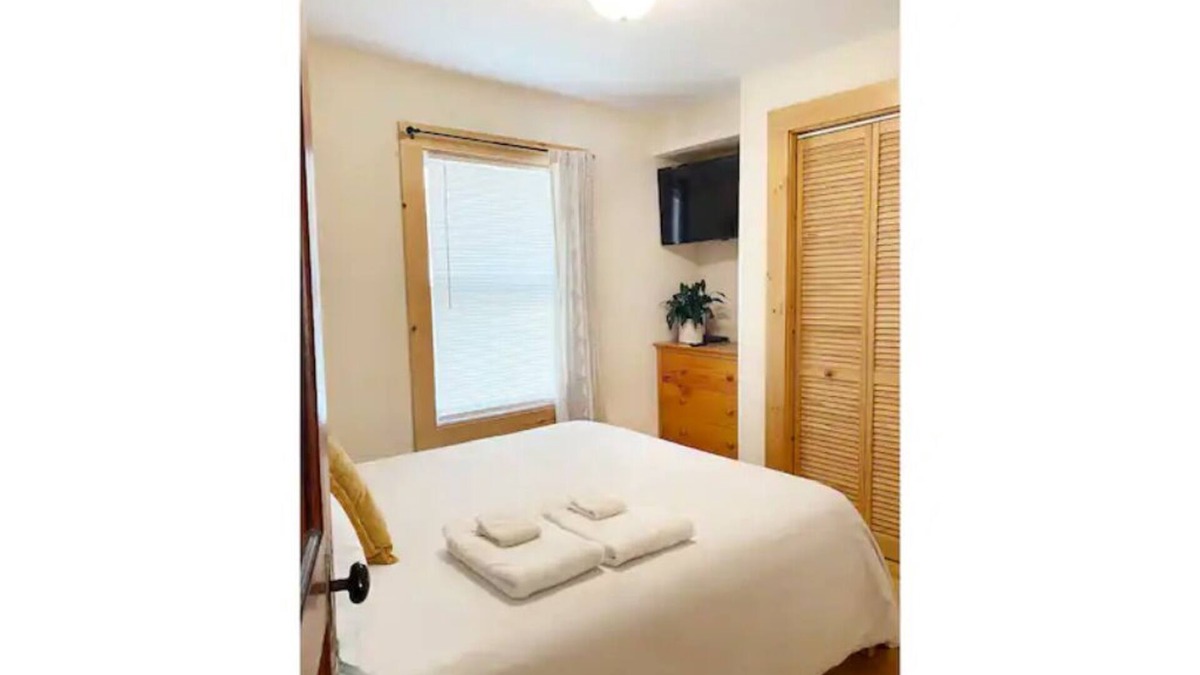 Old North End Apartment | 3 Bedroom Cozy BurlingtonEscape w/HOT TUB!