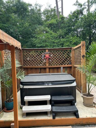 Wilmington House | 3 Bedroom Cozy Cottage with fenced in backyard and hot tub 4 miles to the beach