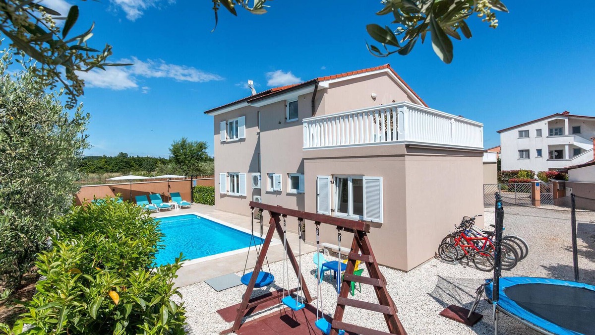 Loborika House | 3 bedroom cozy home in Loborika