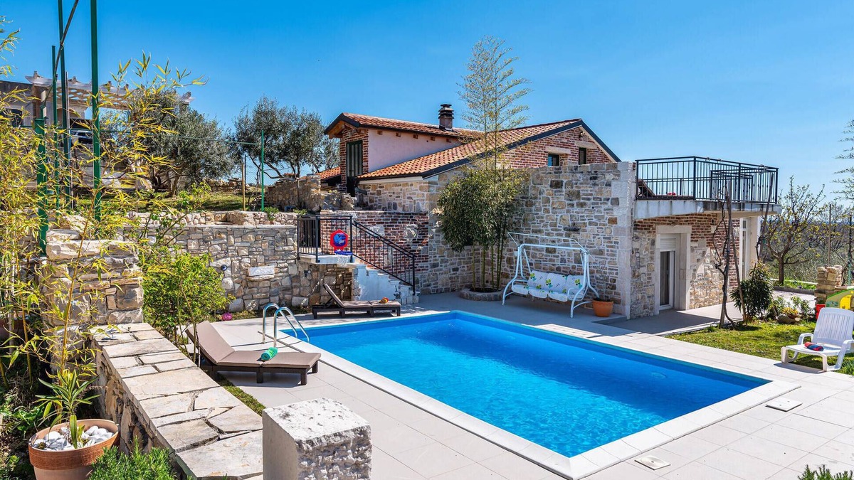Razanac House | 3 bedroom cozy home in Razanac