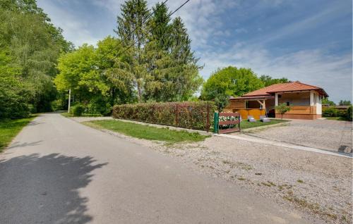 Petrinja House | 3 Bedroom Cozy Home In Stari Brod