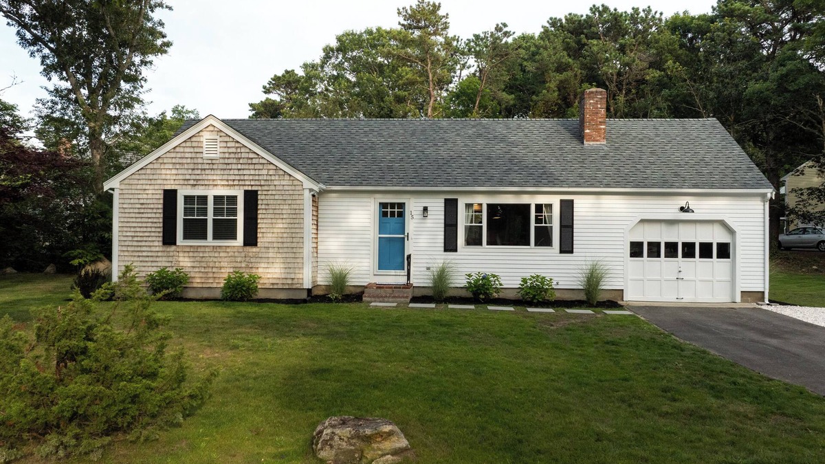 East Dennis House | 3 Bedroom Dennis home close to beaches and amenities