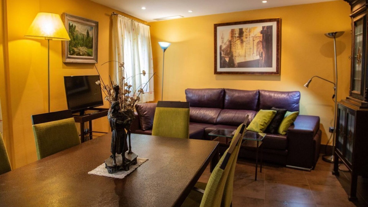 Andujar Apartment | 3 BEDROOM DUPLEX APARTMENT - FREE PARKING