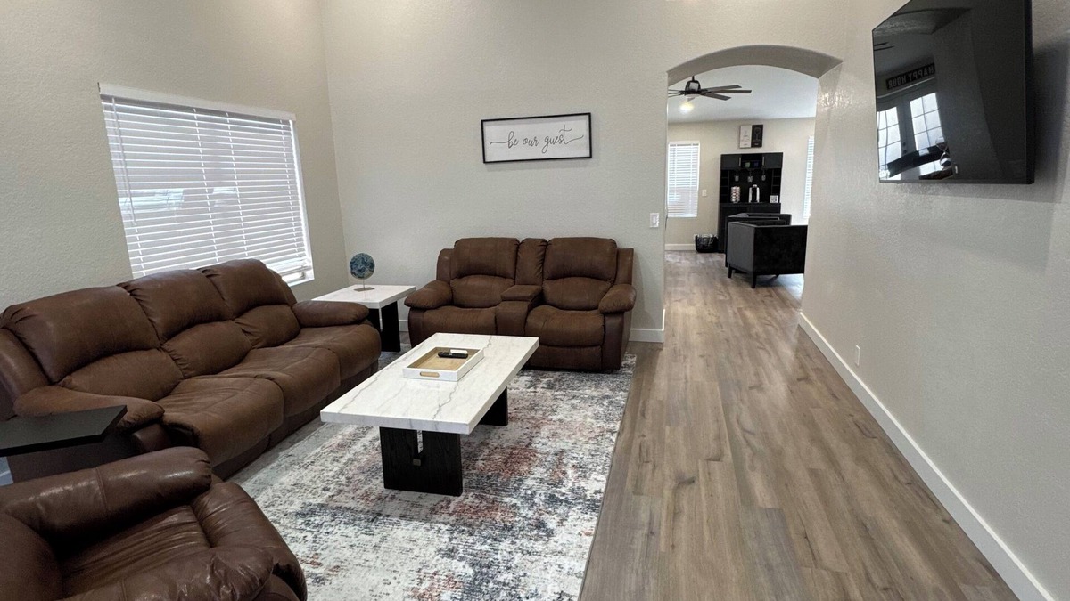 Glendale House | 3 Bedroom-Fall Football Getaway – Pool Home near State Farm Stadium- 15 min walk