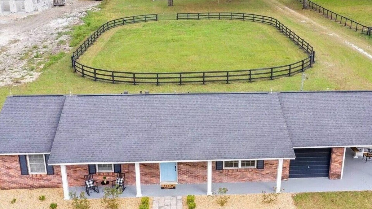 Fellowship Other | 3 bedroom farmhouse in pleasant Ocala within walking distance to the WEC