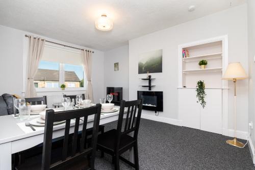 Grangemouth Apartment | 3 Bedroom Flat - Free Parking