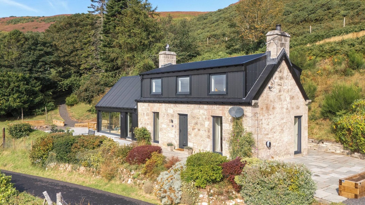 Helmsdale House | 3-bedroom, fully furnished and newly refurbished house, with panoramic views over the Moray Firth.