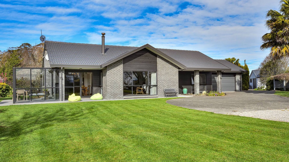 Gisborne House | ⭐3 bedroom home ⭐ Lifestyle property close to CBD ⭐