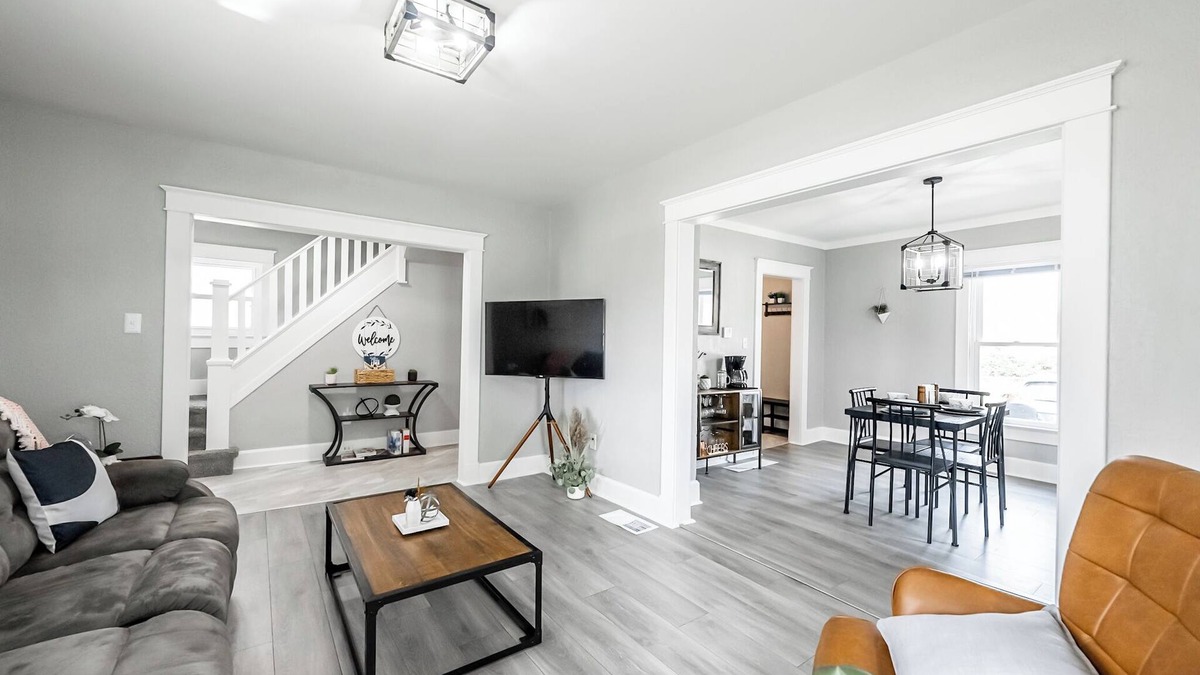 Lima House | 3 Bedroom Home. Near Downtown, UNOH, SRMC, LMH, Husky. Coffee and Tea Bar