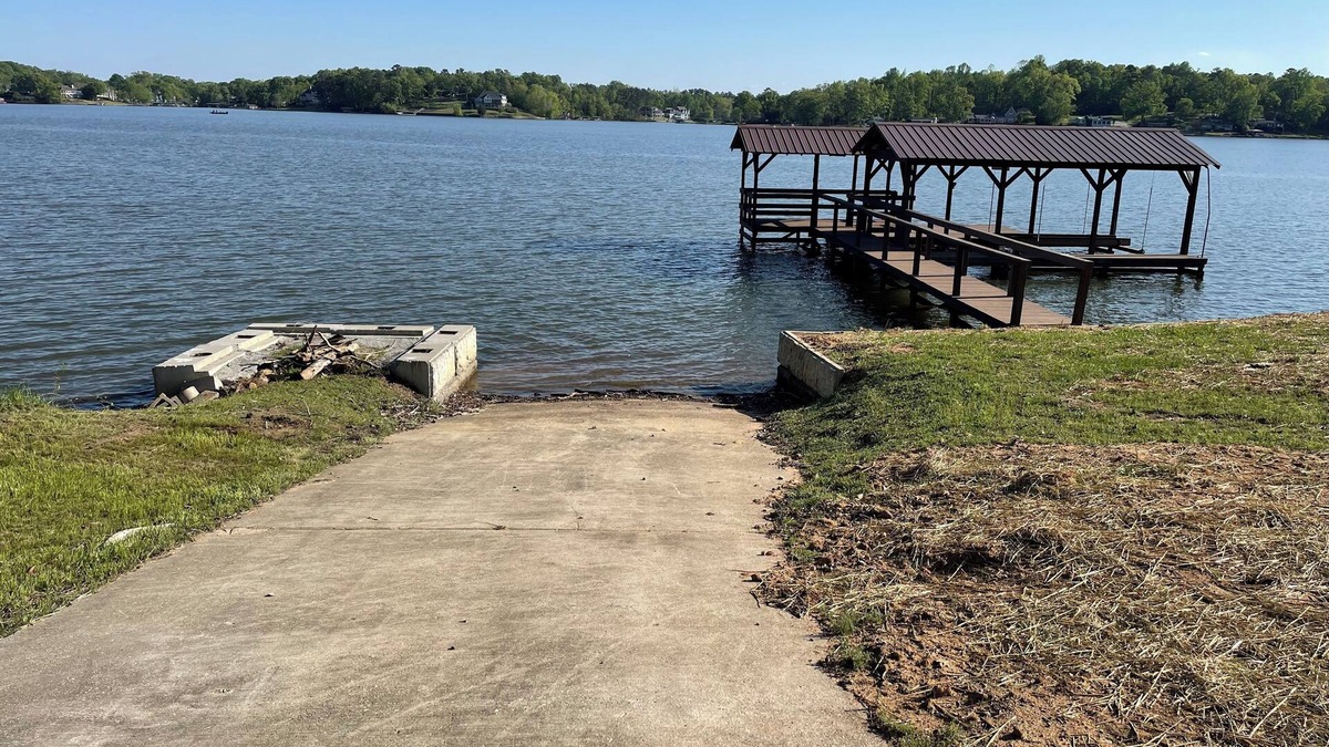 Waterloo House | 3-bedroom home on beautiful Lake Greenwood, close to Old Eight Golf Course.