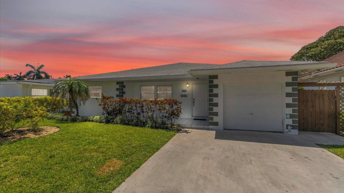Hallandale Beach House | 3-bedroom house in brilliant Hallandale Beach with AC