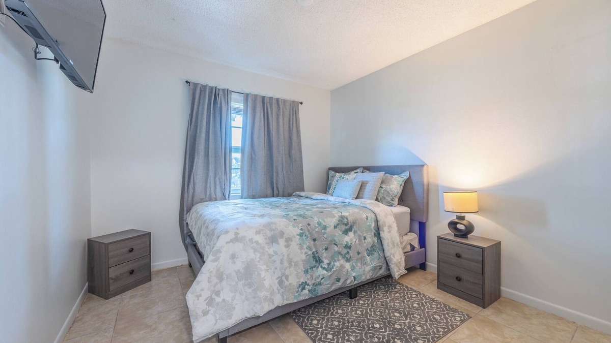 Royal Palm Beach House | 3-bedroom house in charming Royal Palm Beach with AC, WiFi, barbecue