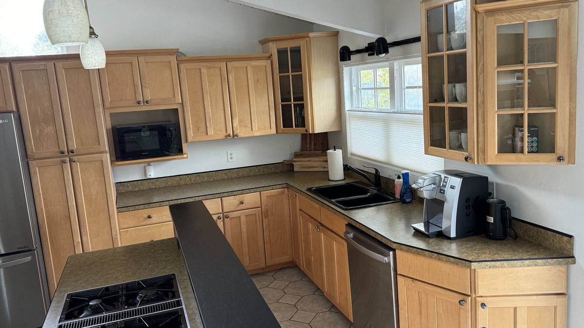 Warrenton House | 3 bedroom house 3 miles from Fort Stevens State Park and 9 miles from Astoria.